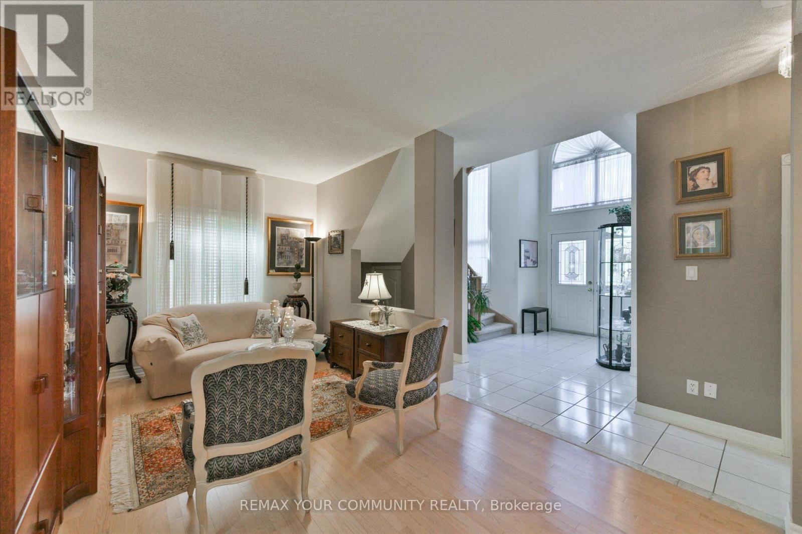 153 Estate Garden Drive, Richmond Hill, Ontario  L4E 3X8 - Photo 4 - N13832408