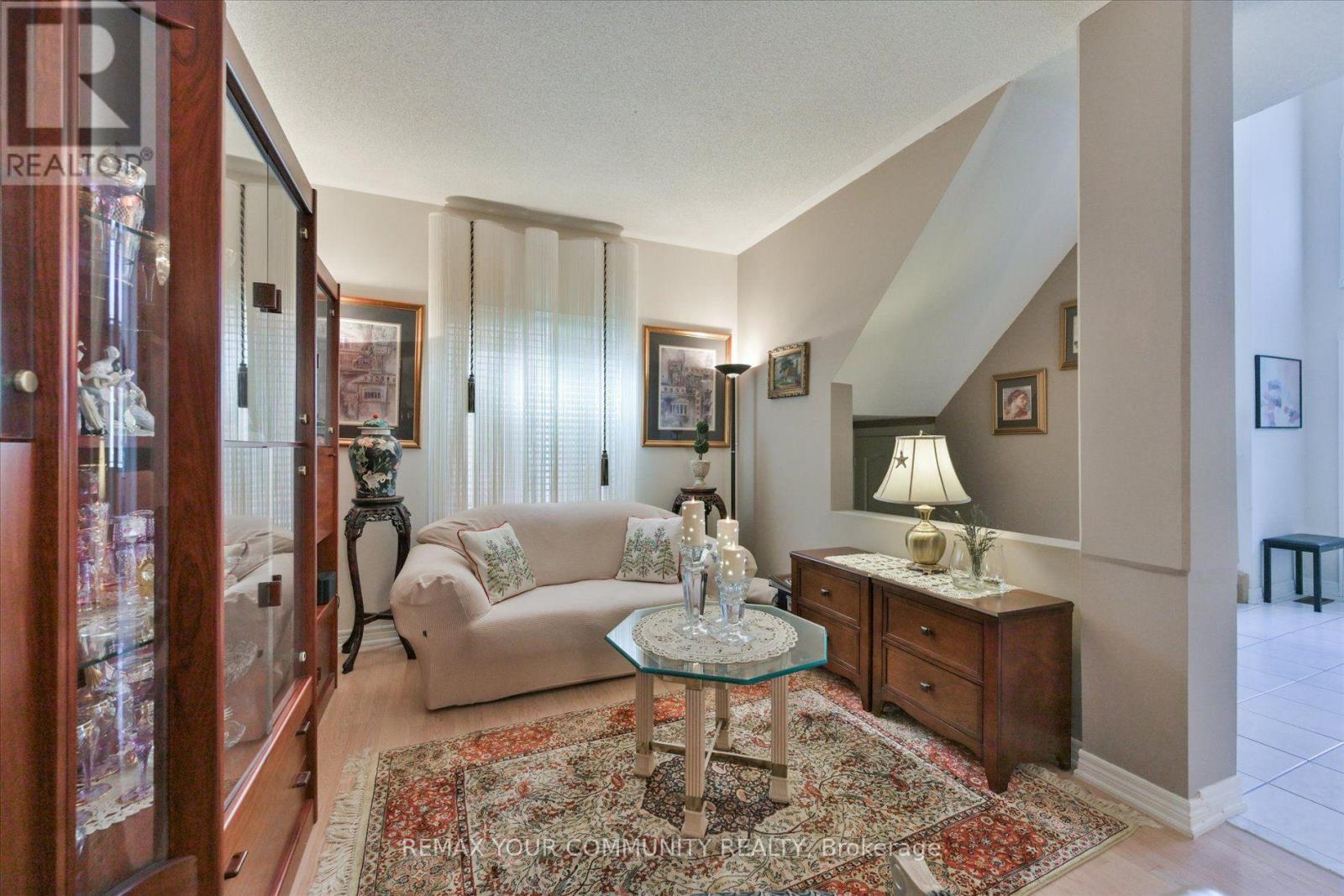 153 Estate Garden Drive, Richmond Hill, Ontario  L4E 3X8 - Photo 6 - N13832408