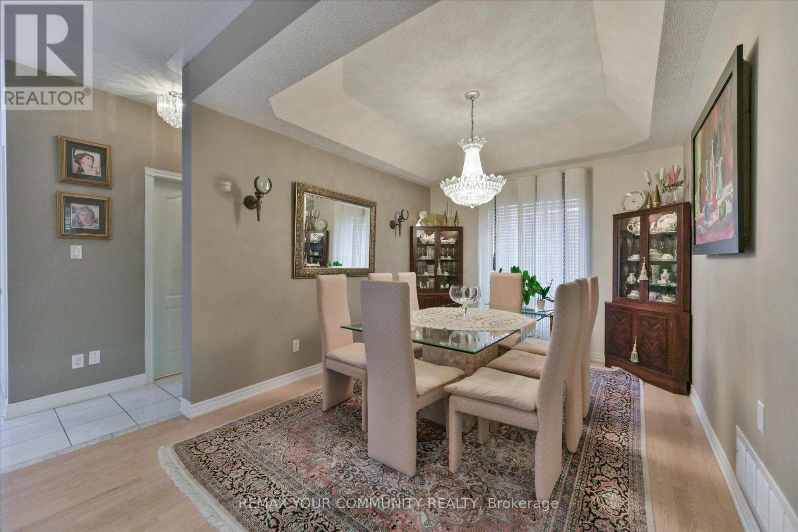 153 Estate Garden Drive, Richmond Hill, Ontario  L4E 3X8 - Photo 9 - N13832408