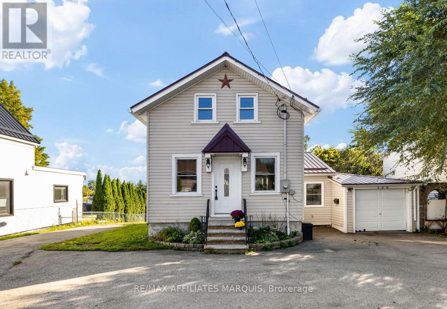 120 QUEEN STREET, Smiths Falls, Ontario