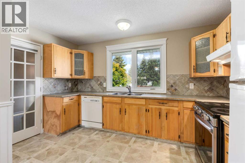 728 Canfield Place Sw, Calgary, Alberta  T2W 1K6 - Photo 12 - A2343353