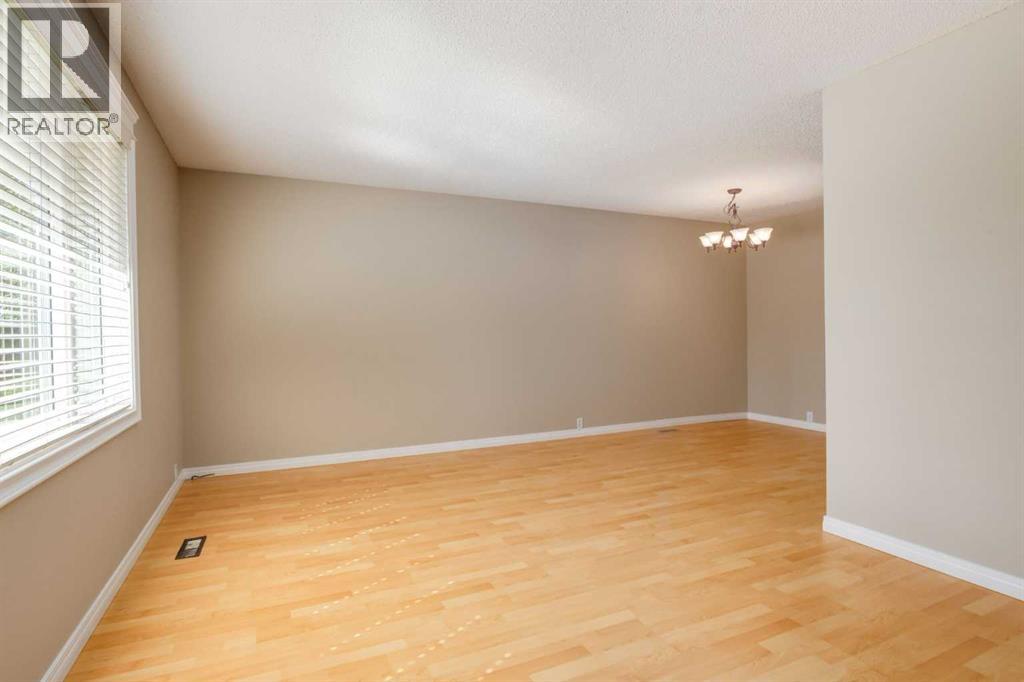 728 Canfield Place Sw, Calgary, Alberta  T2W 1K6 - Photo 7 - A2343353