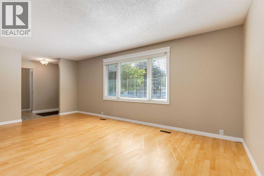 728 Canfield Place Sw, Calgary, Alberta  T2W 1K6 - Photo 5 - A2343353