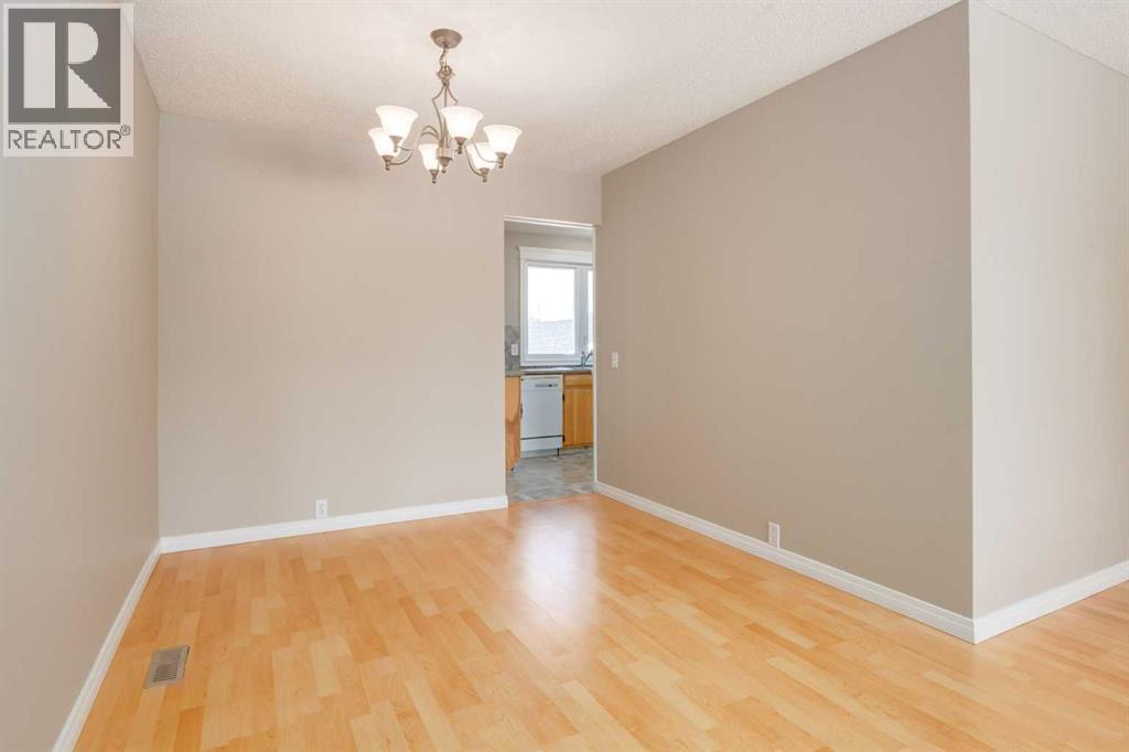 728 Canfield Place Sw, Calgary, Alberta  T2W 1K6 - Photo 8 - A2343353