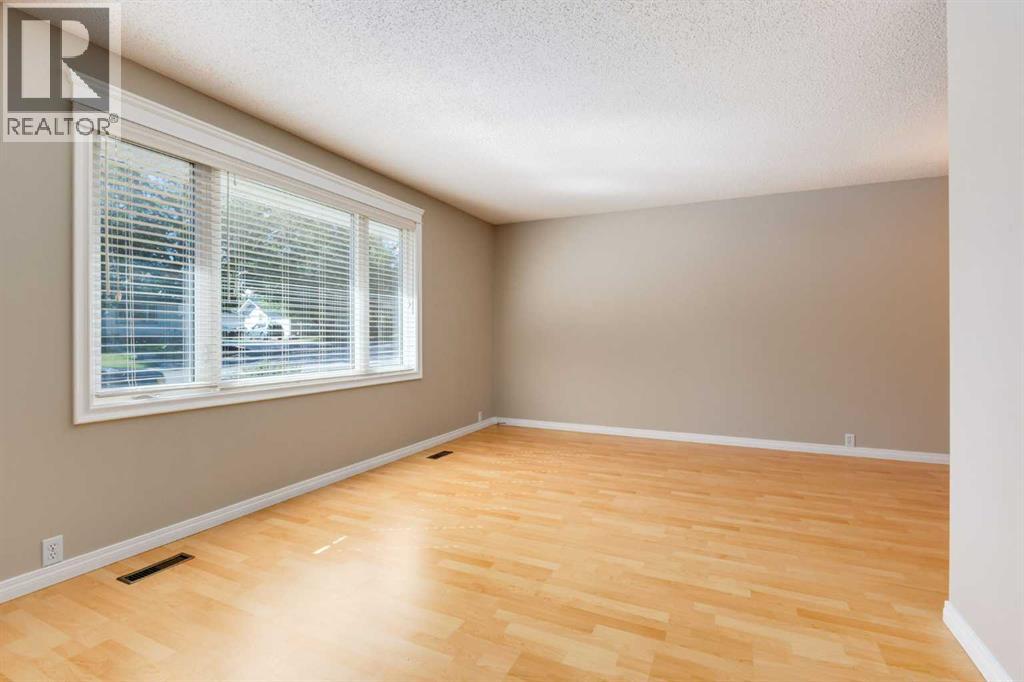 728 Canfield Place Sw, Calgary, Alberta  T2W 1K6 - Photo 4 - A2343353
