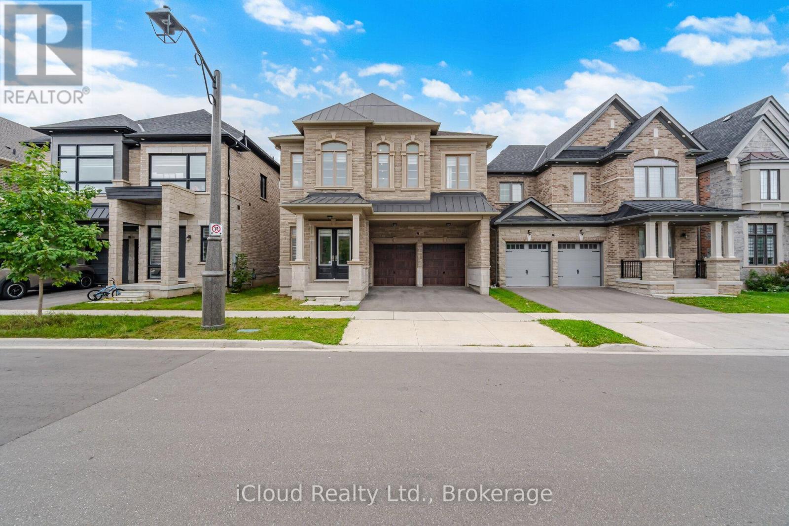 1400 Yellow Rose Circle, Oakville, Ontario  L6M 5L3 - Photo 2 - W13832432