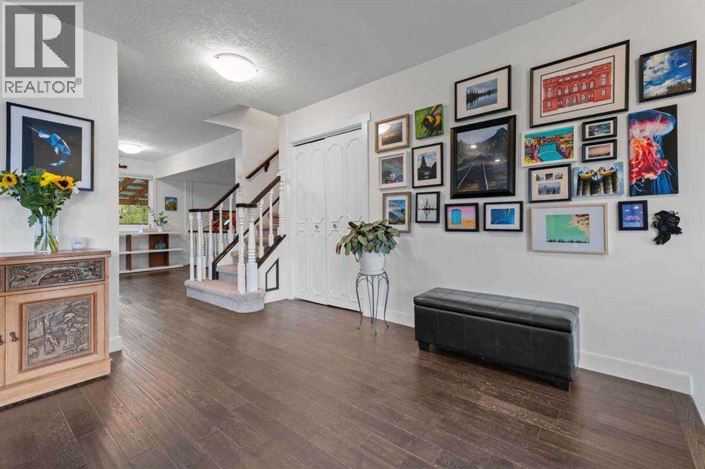 135 Cantree Place SW, Calgary, Alberta  T2W 2K2 - Photo 6 - A2346960