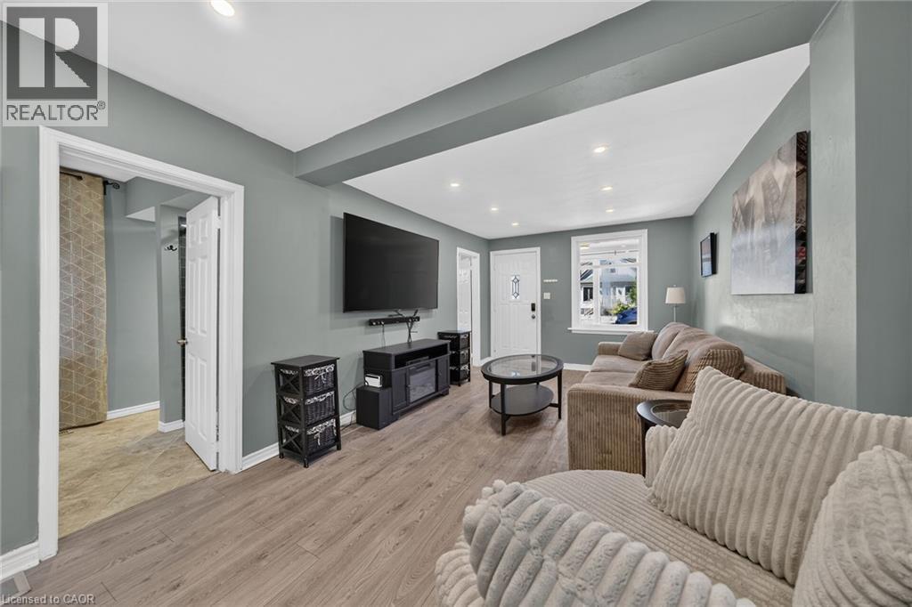 7 East 24th Street, Hamilton, Ontario  L8V 2X8 - Photo 9 - 40866149