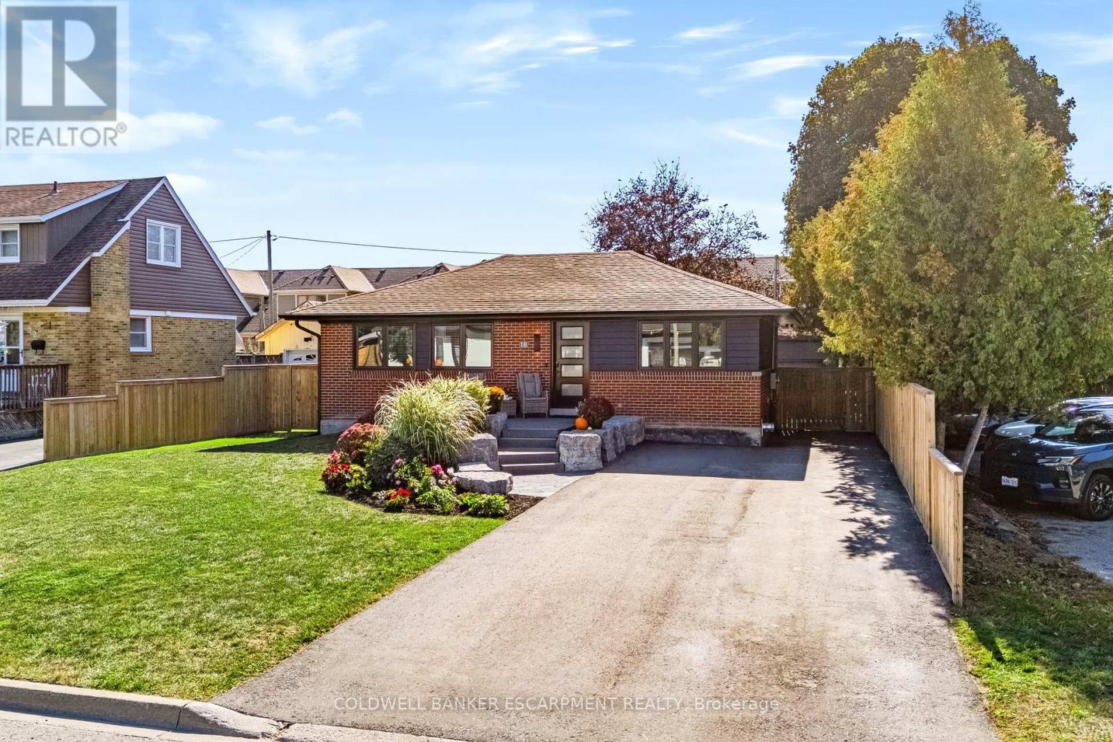 18 Meadvale Road, Halton Hills, Ontario  L7J 2K8 - Photo 3 - W13832468