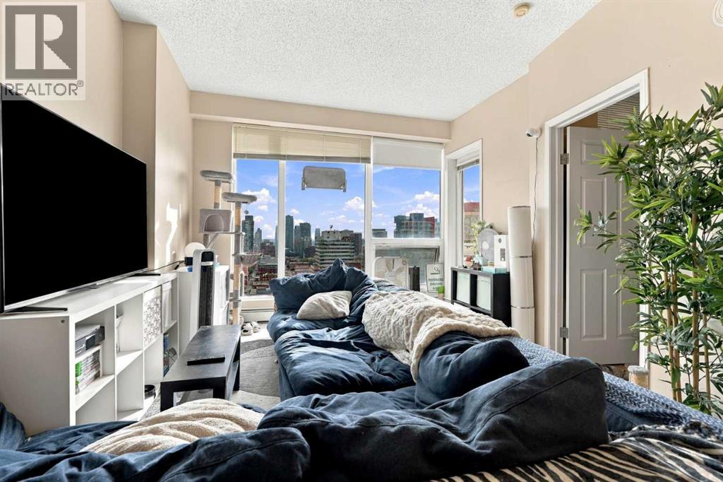 2014, 1053 10 Street SW, Calgary, Alberta  T2R 1S6 - Photo 4 - A2348414