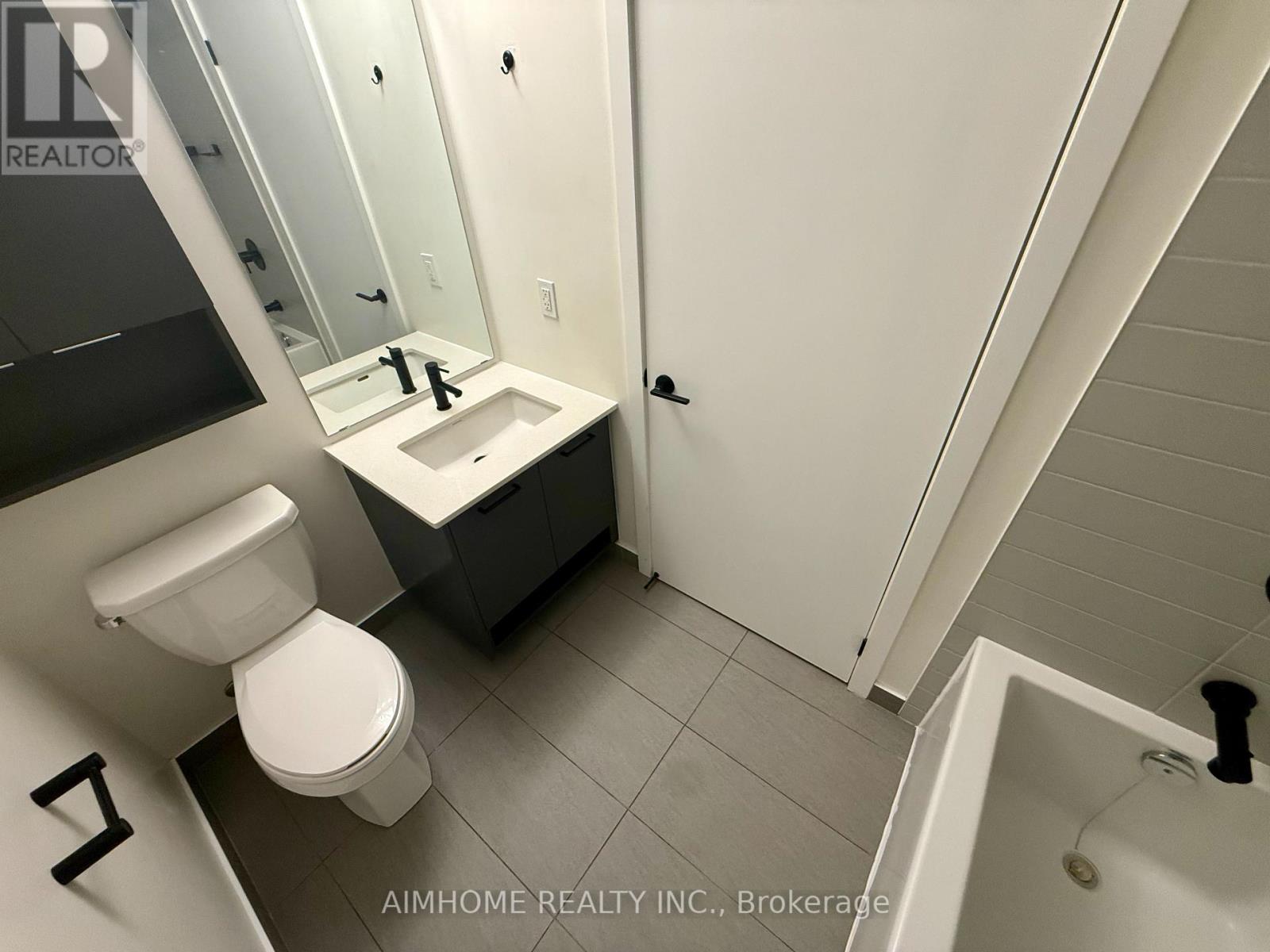 110 - 2300 St. Clair Avenue W, Toronto, Ontario  M6N 0B3 - Photo 8 - W13832494