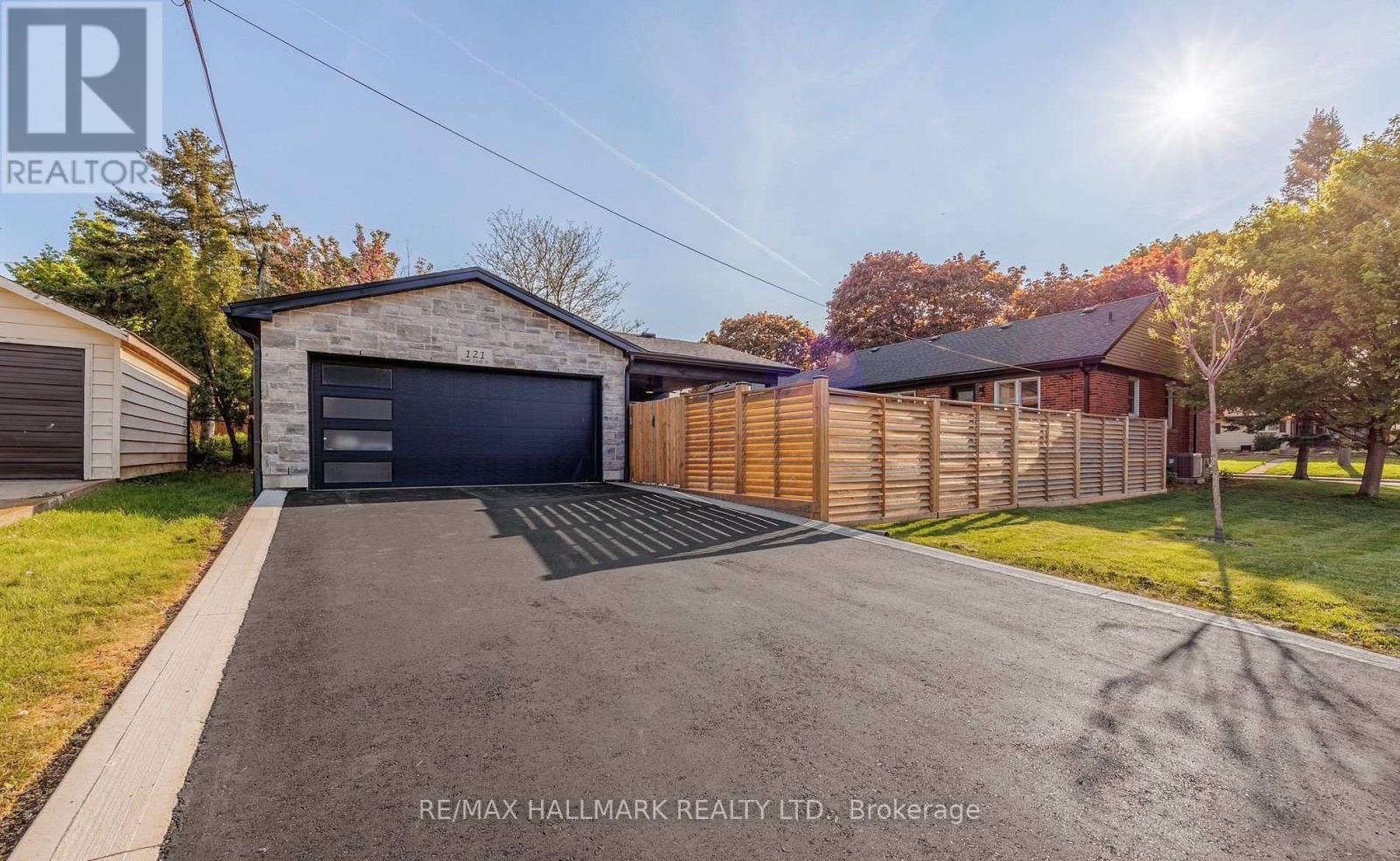 121 West 23rd Street, Hamilton, Ontario  L9C 4V6 - Photo 2 - X13832480