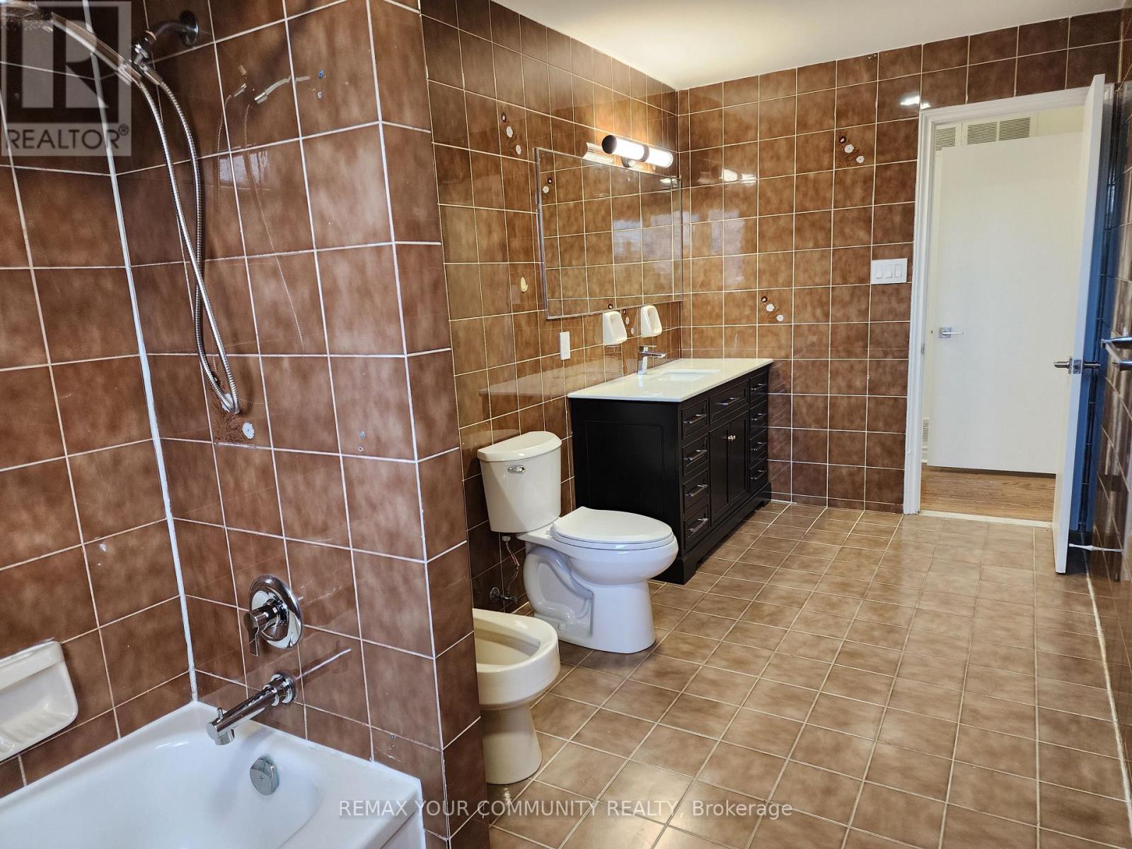 2nd Floor - 214 Pellatt Avenue, Toronto, Ontario  M9N 2P6 - Photo 13 - W13813292