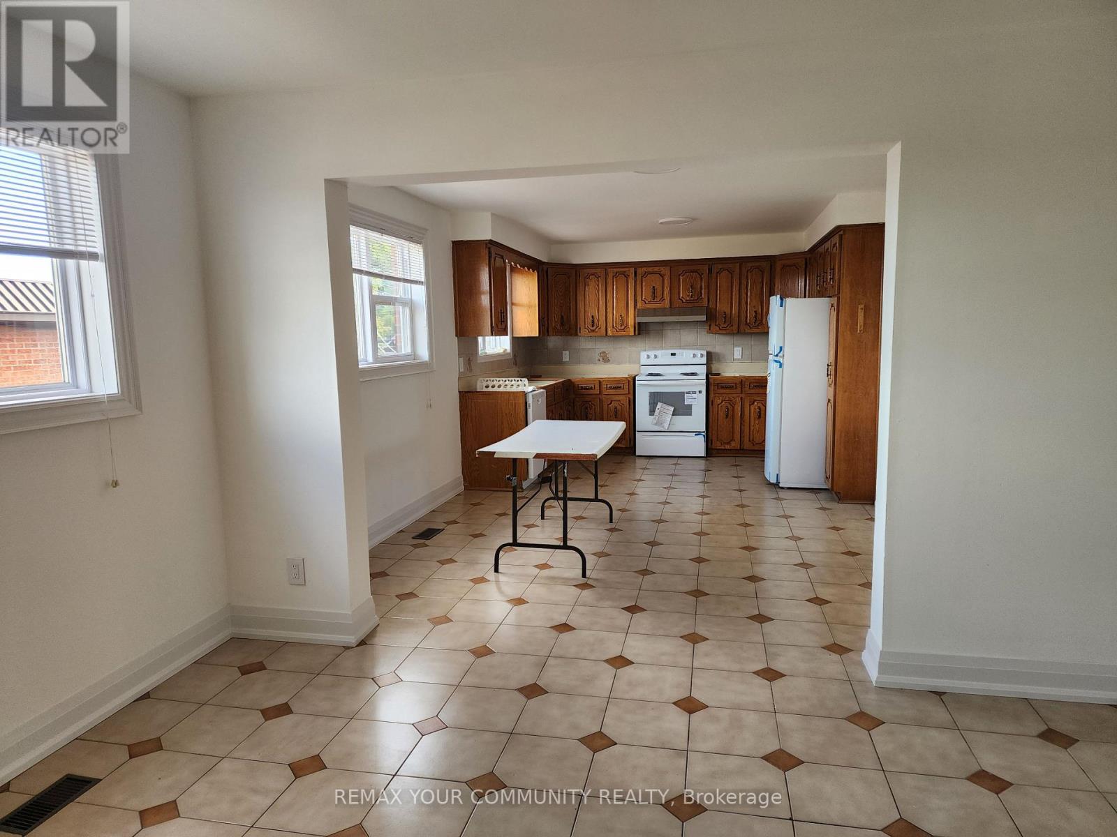2nd Floor - 214 Pellatt Avenue, Toronto, Ontario  M9N 2P6 - Photo 10 - W13813292