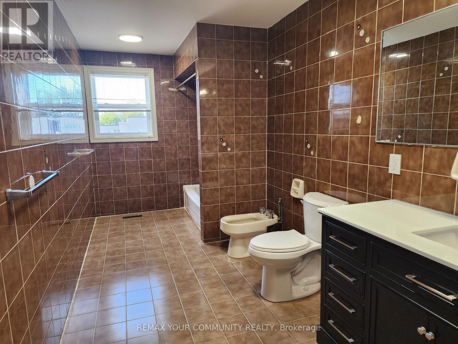 2nd Floor - 214 Pellatt Avenue, Toronto, Ontario  M9N 2P6 - Photo 12 - W13813292