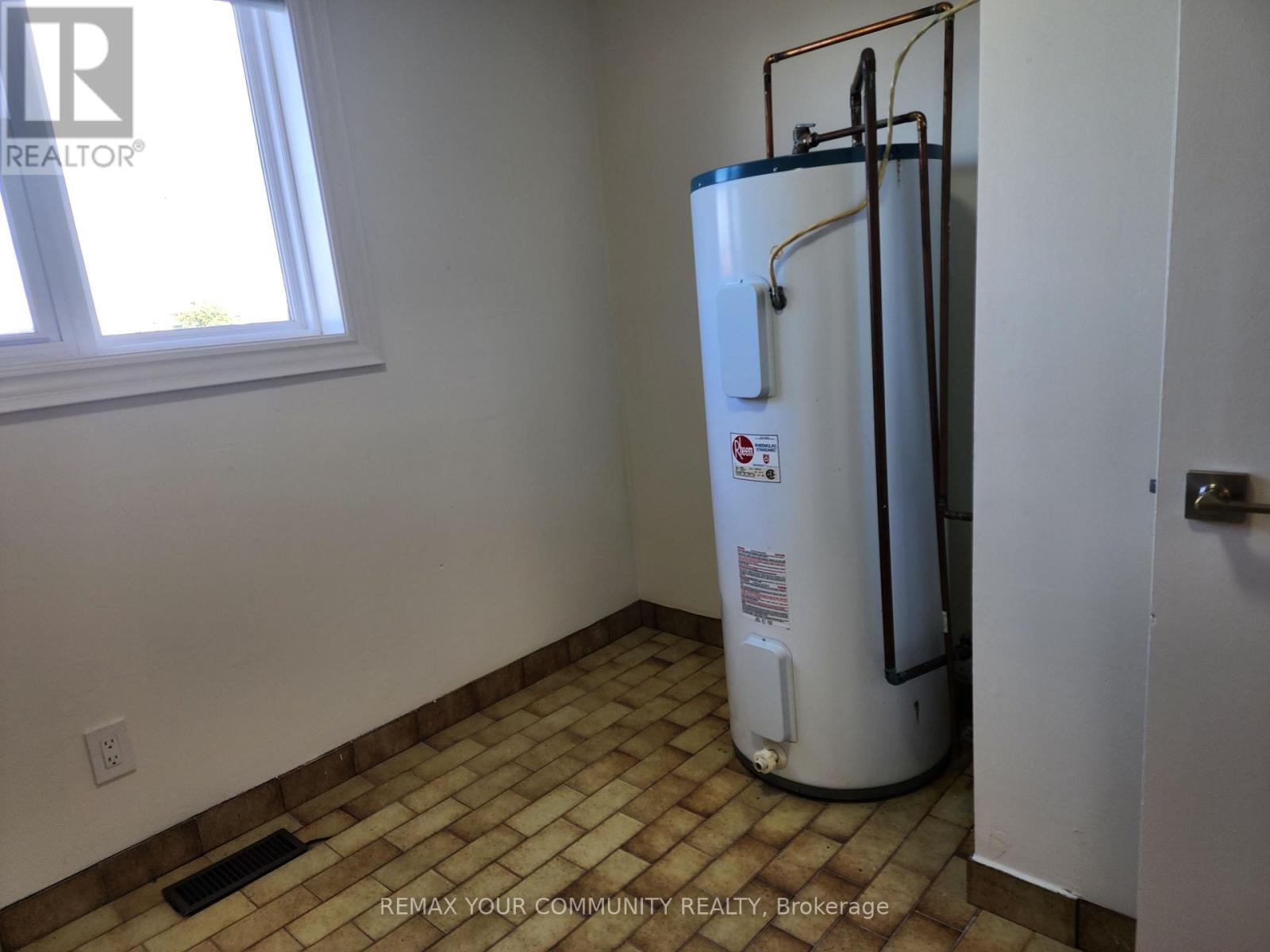 2nd Floor - 214 Pellatt Avenue, Toronto, Ontario  M9N 2P6 - Photo 19 - W13813292