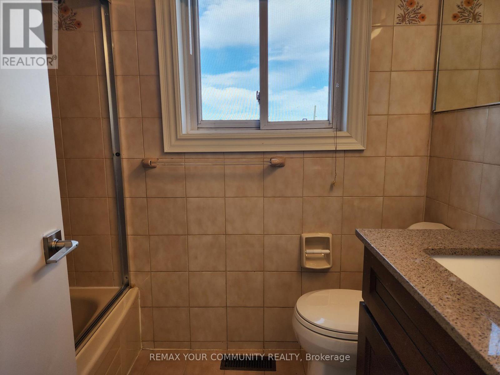 2nd Floor - 214 Pellatt Avenue, Toronto, Ontario  M9N 2P6 - Photo 22 - W13813292