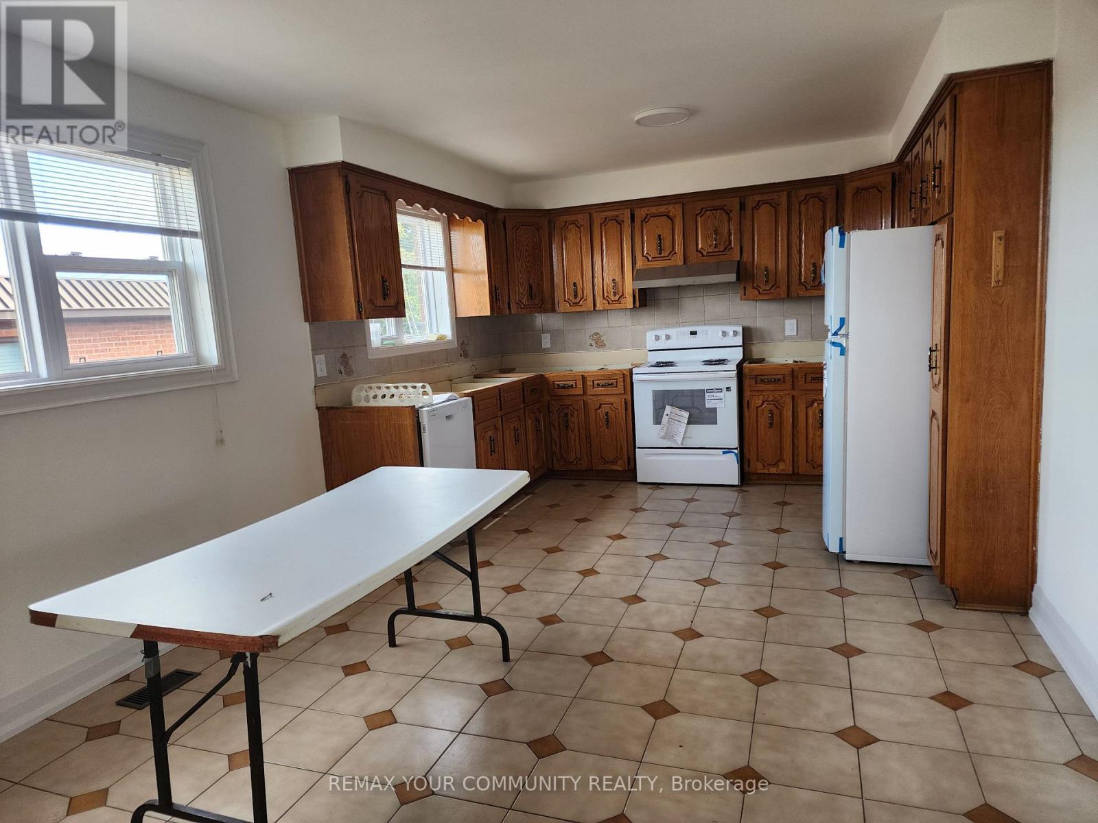 2nd Floor - 214 Pellatt Avenue, Toronto, Ontario  M9N 2P6 - Photo 7 - W13813292