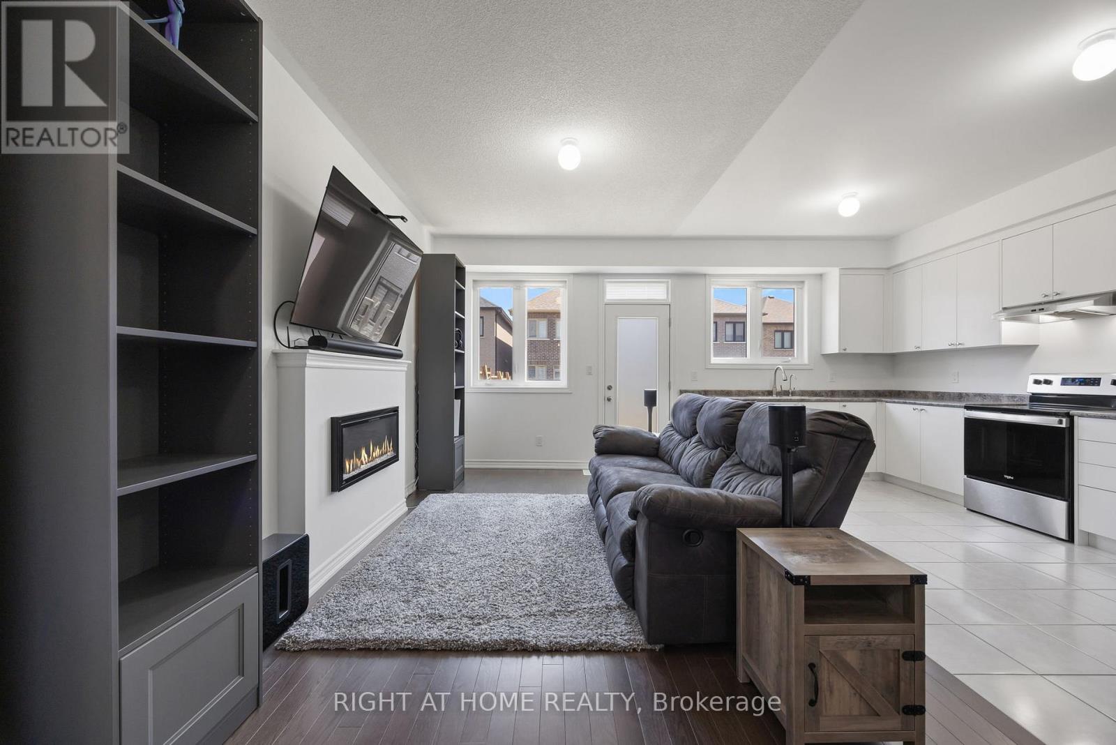 51 Peter Hogg Court, Whitby, Ontario  L1P 0N2 - Photo 4 - E13832568