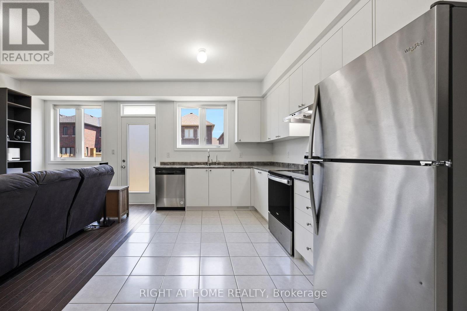 51 Peter Hogg Court, Whitby, Ontario  L1P 0N2 - Photo 6 - E13832568