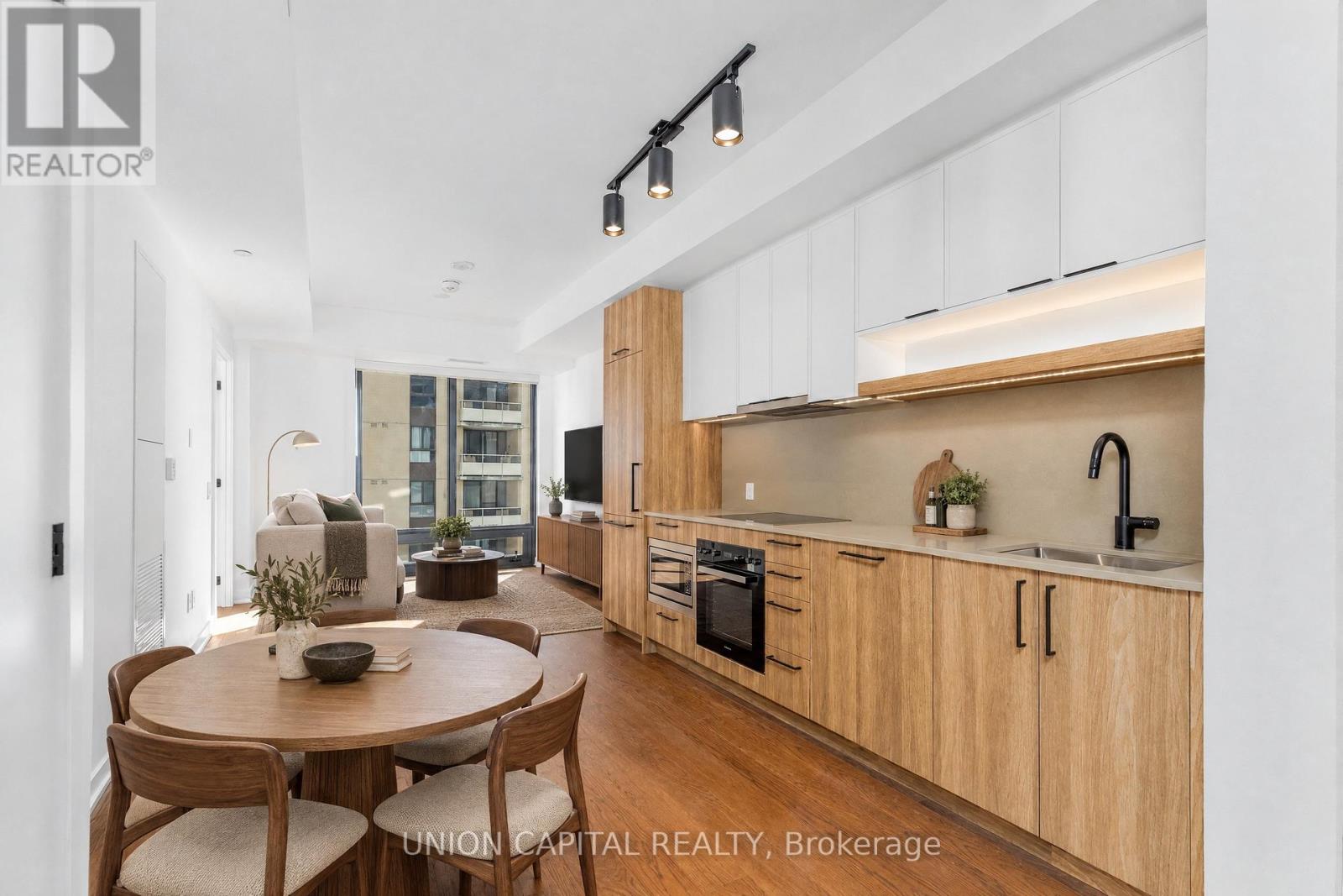 1802 - 91 Montclair Avenue, Toronto, Ontario  M5P 0B1 - Photo 1 - C13832452