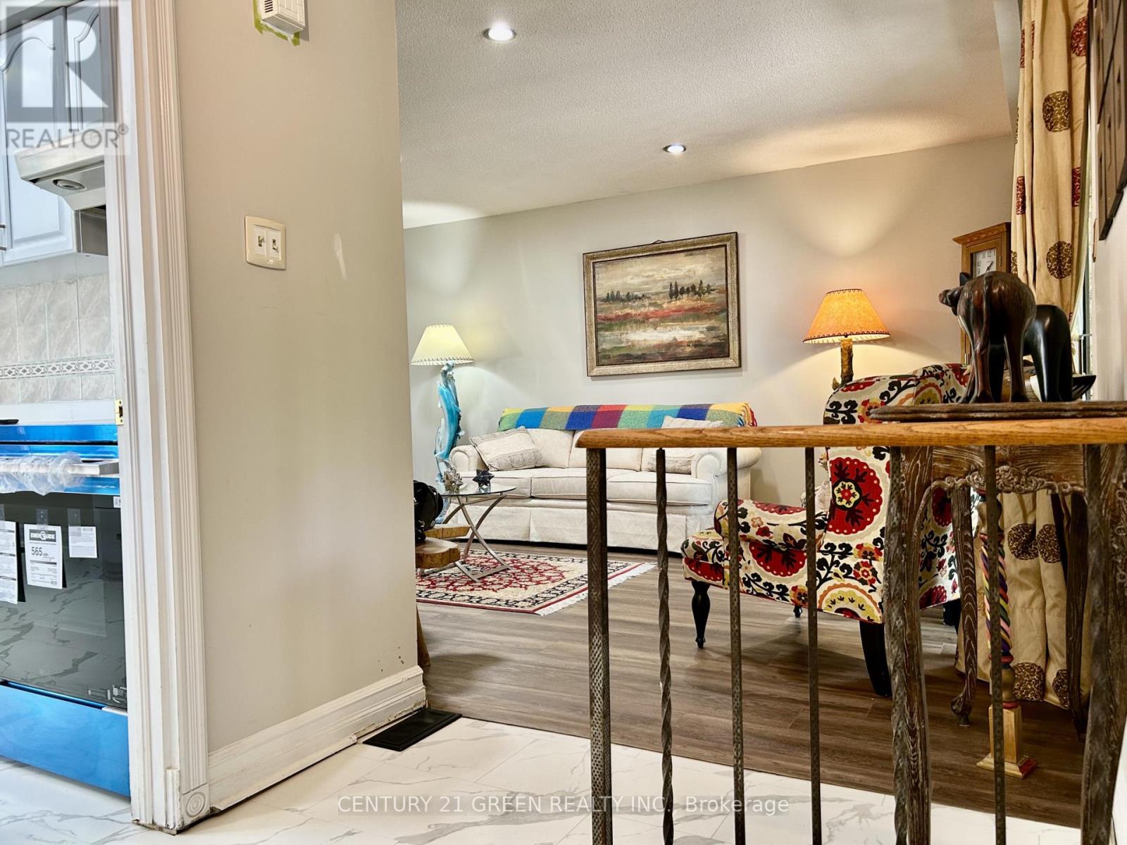 4252 Tea Garden Circle, Mississauga, Ontario  L5B 2W8 - Photo 5 - W13829278