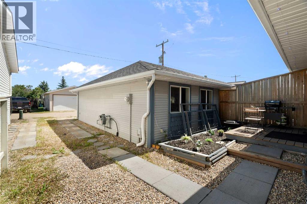 412 9 Street, Beiseker, Alberta  T0M 0G0 - Photo 42 - A2326703