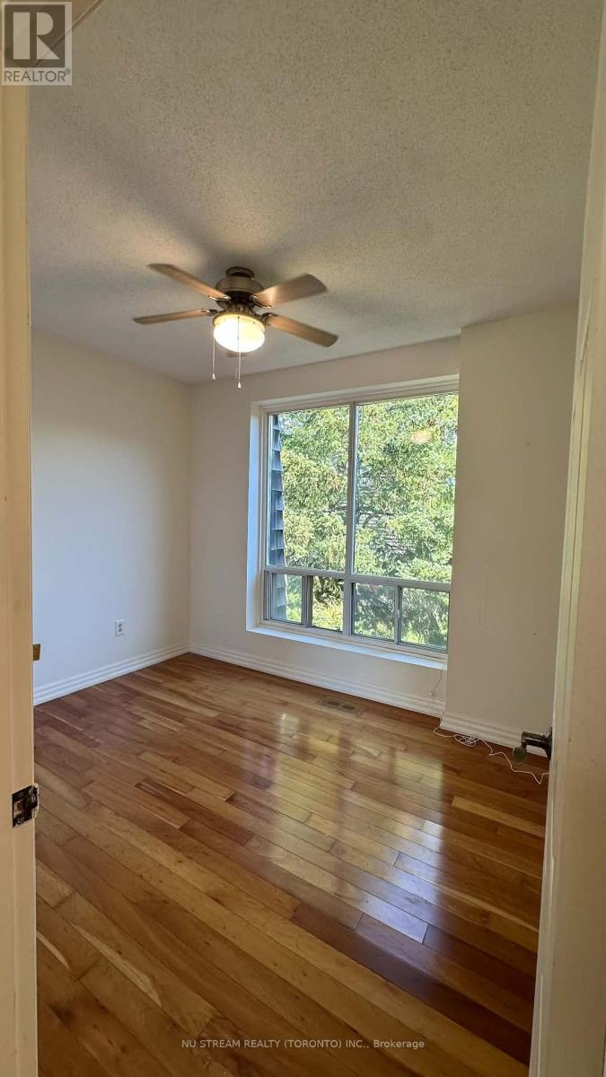 Main - 4- 75 Upper Canada Drive, Toronto, Ontario  M2P 2A2 - Photo 9 - C13757796