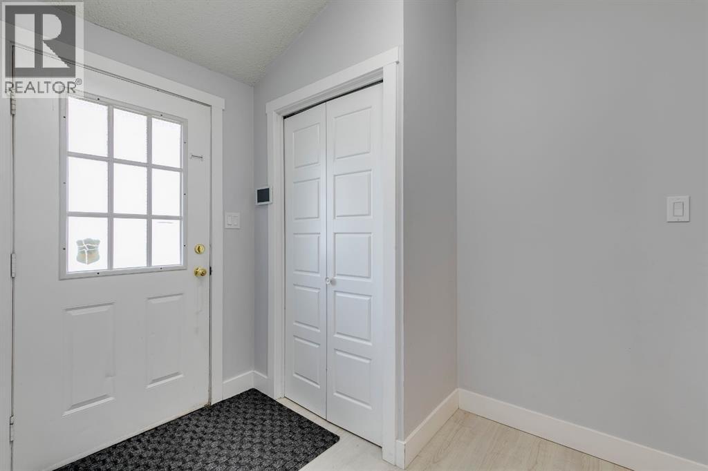 140 Templehill Drive NE, Calgary, Alberta  T1Y 4C3 - Photo 6 - A2347869