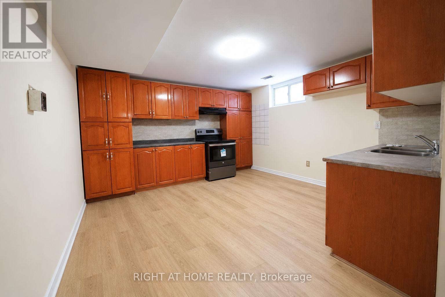 Bast - 17 Bryant Street, Toronto, Ontario  M3H 4Z8 - Photo 4 - C13832620