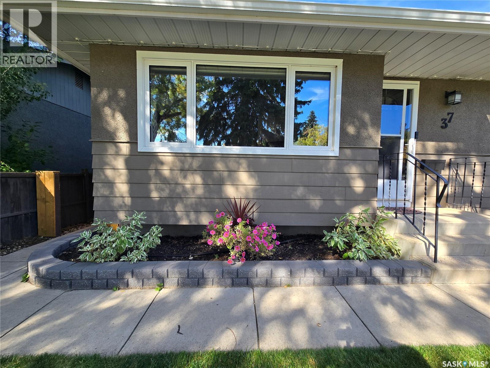 37 Dunning Crescent, Saskatoon, Saskatchewan  S7J 2S6 - Photo 4 - SK049663
