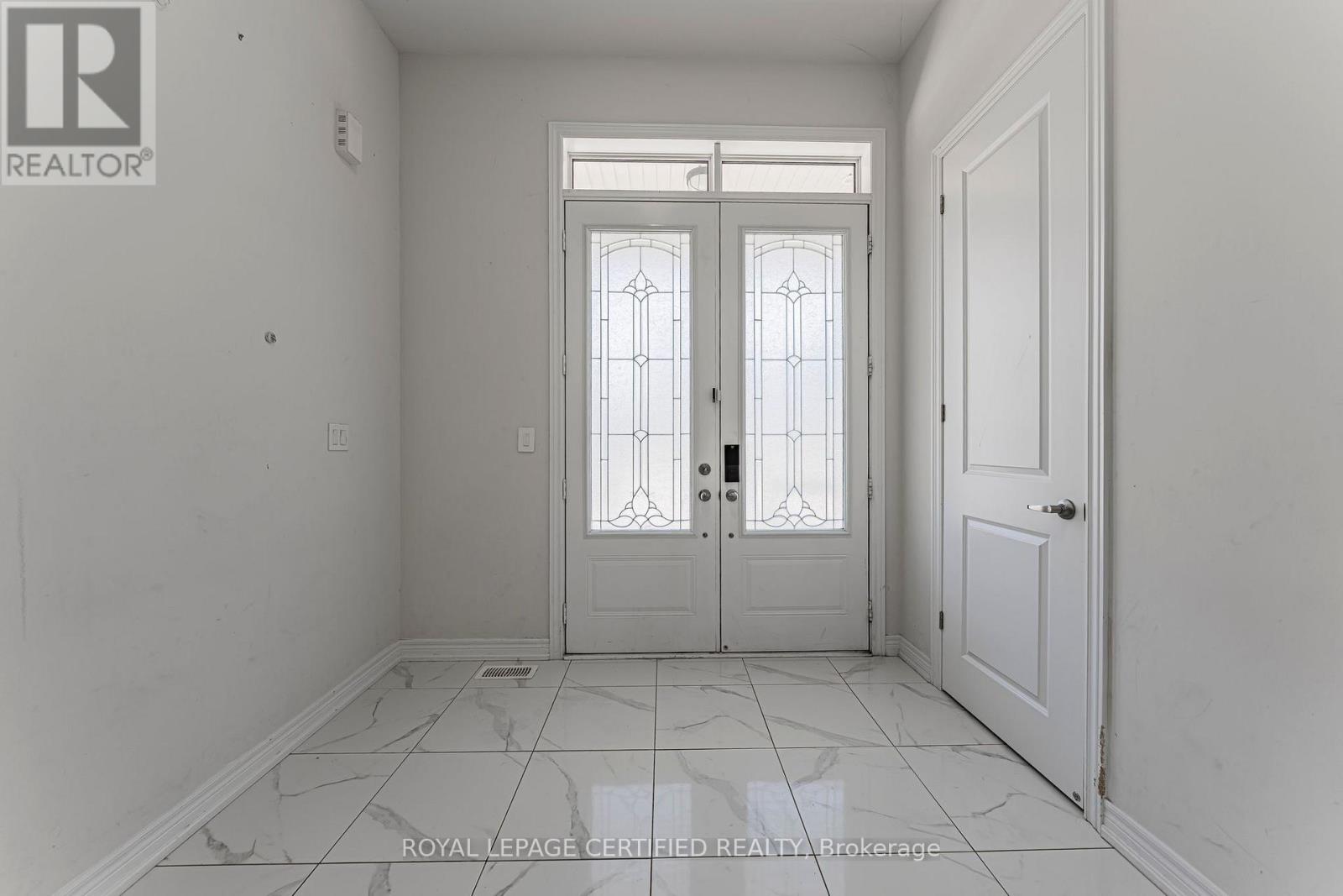 31 Carnegie Drive, Oakville, Ontario  L6H 0V9 - Photo 5 - W13829002