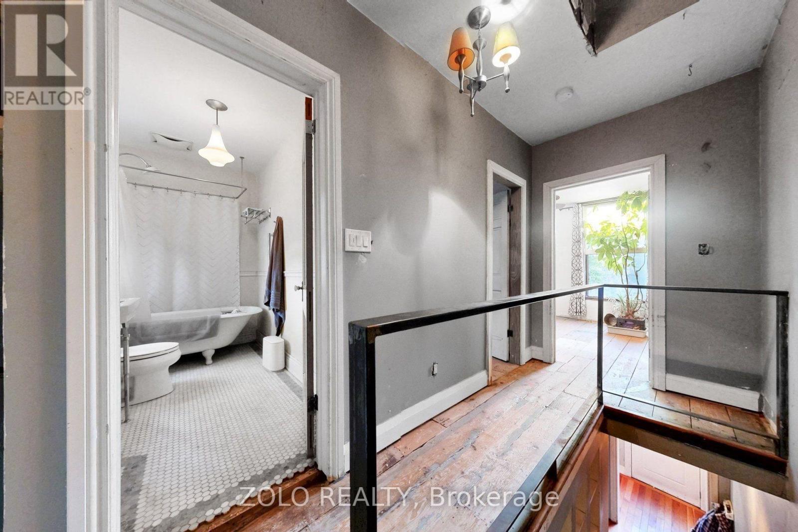 189 Leslie Street, Toronto, Ontario  M4M 3C6 - Photo 16 - E13832628