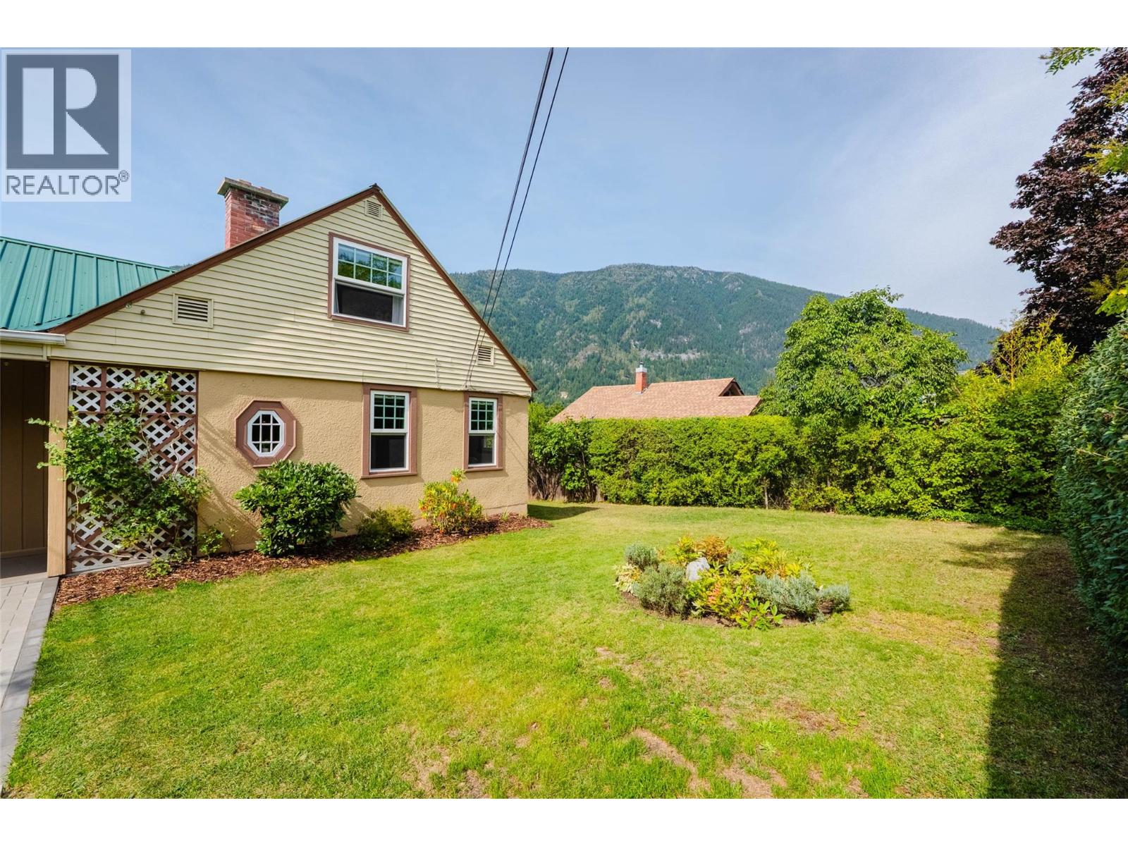 709 Fourth Street, Nelson, British Columbia  V1L 2S9 - Photo 49 - 10400468
