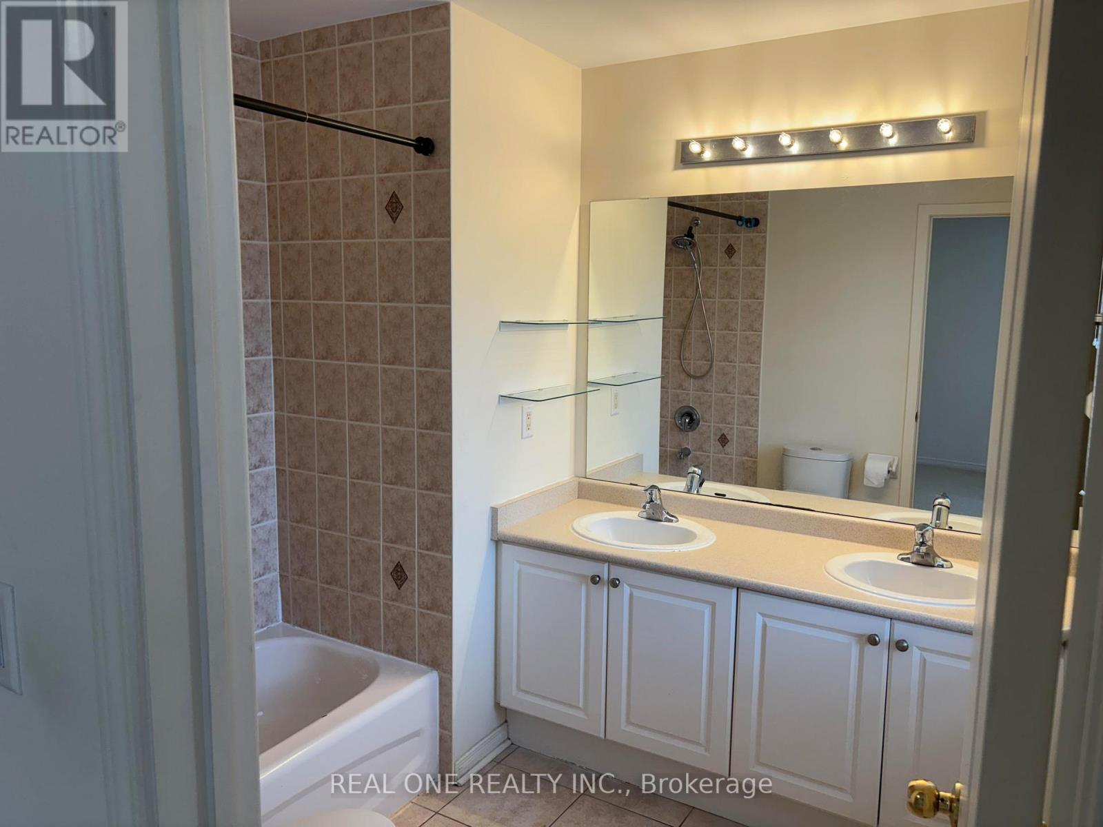 19 Prince William Drive, Markham, Ontario  L3R 7V5 - Photo 5 - N13832634