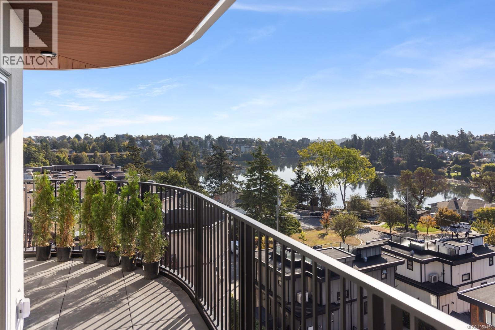 505 1075 Tillicum Rd, Esquimalt, British Columbia  V9A 2A4 - Photo 2 - 1050456