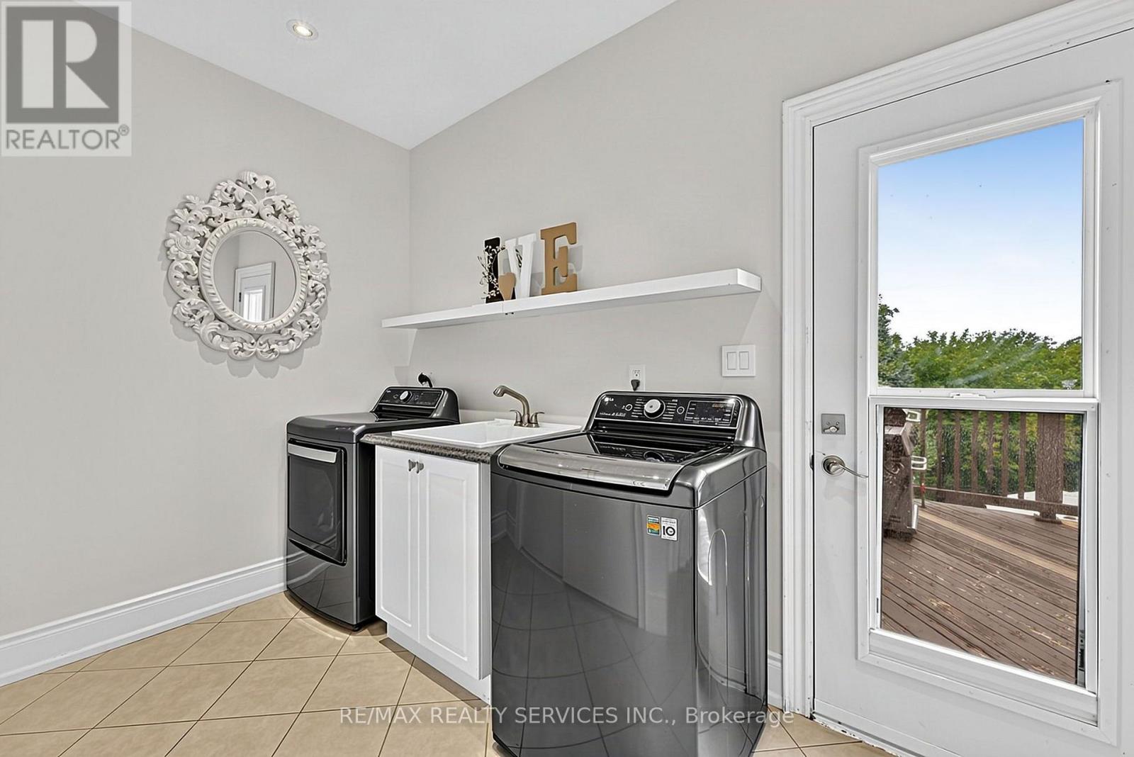 50 North Riverdale Drive, Caledon, Ontario  L7C 3K3 - Photo 16 - W13805026