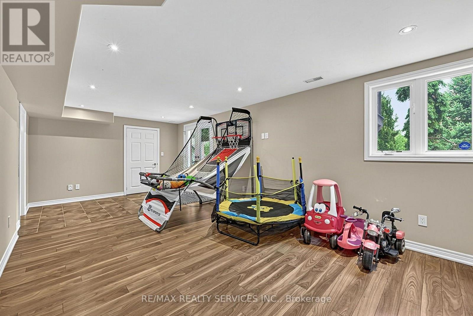 50 North Riverdale Drive, Caledon, Ontario  L7C 3K3 - Photo 31 - W13805026