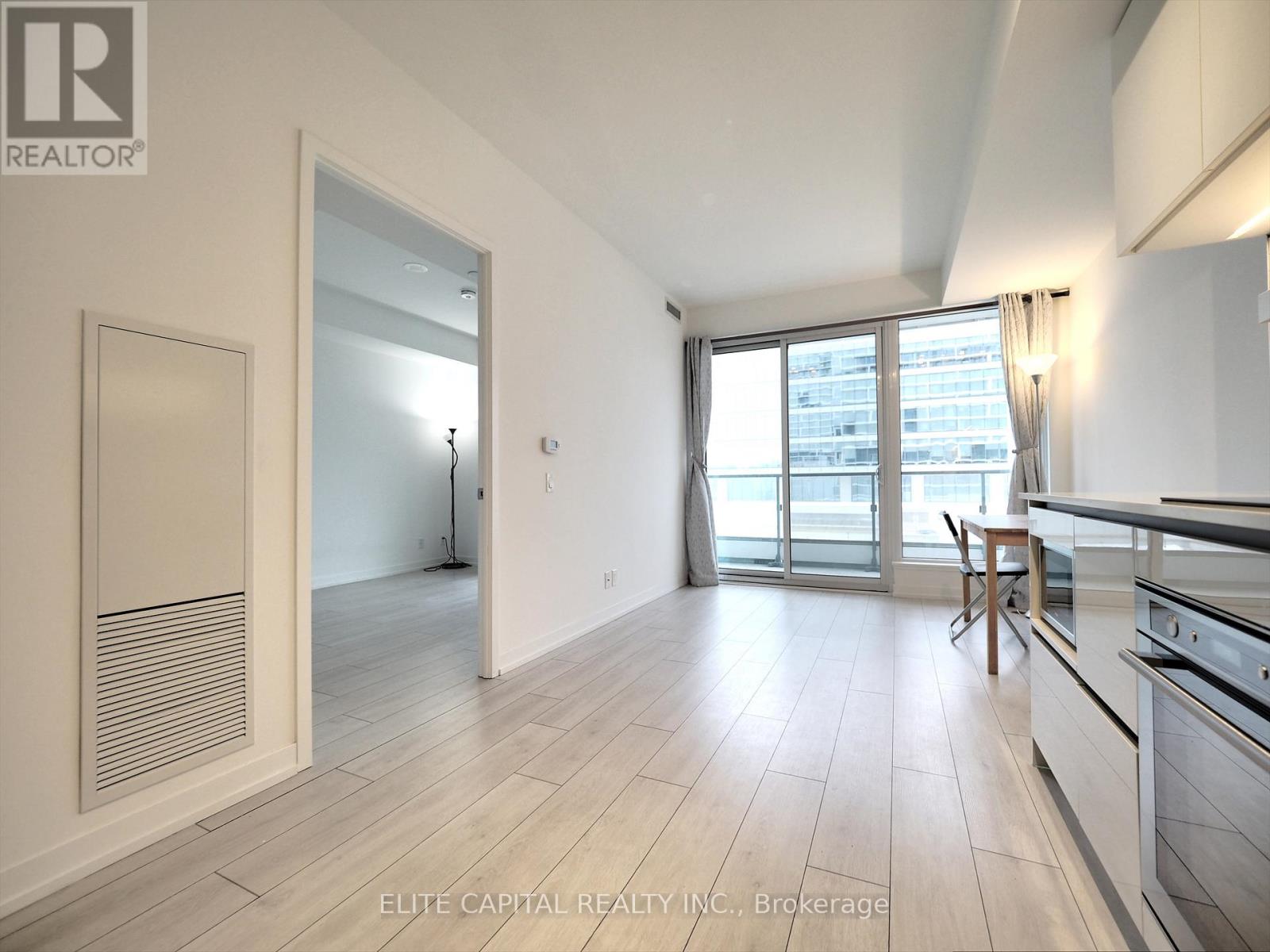 702 - 5 Buttermill Avenue, Vaughan (Vaughan Corporate Centre), Ontario  L4K 0J5 - Photo 2 - N13832658