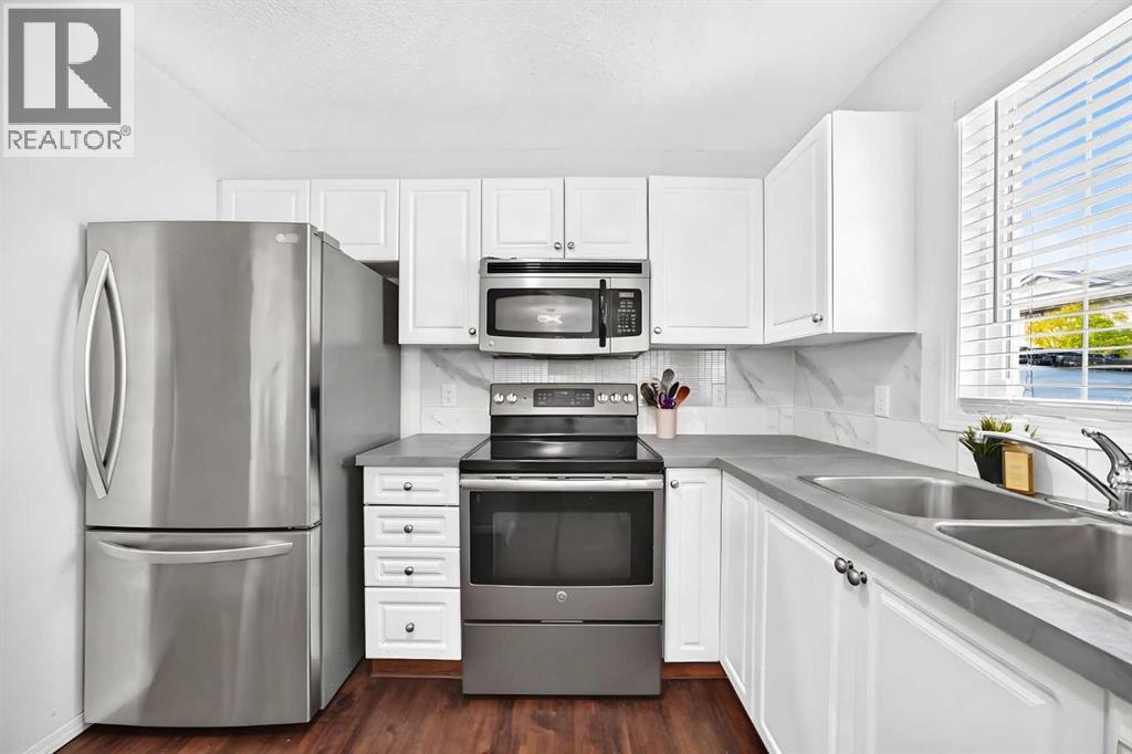 2368 Eversyde Avenue Sw, Calgary, Alberta  T2Y 4X6 - Photo 2 - A2344680