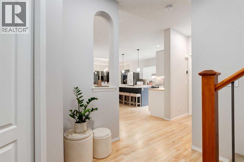 102 Springborough Point Sw, Calgary, Alberta  T3H 5M9 - Photo 3 - A2341839