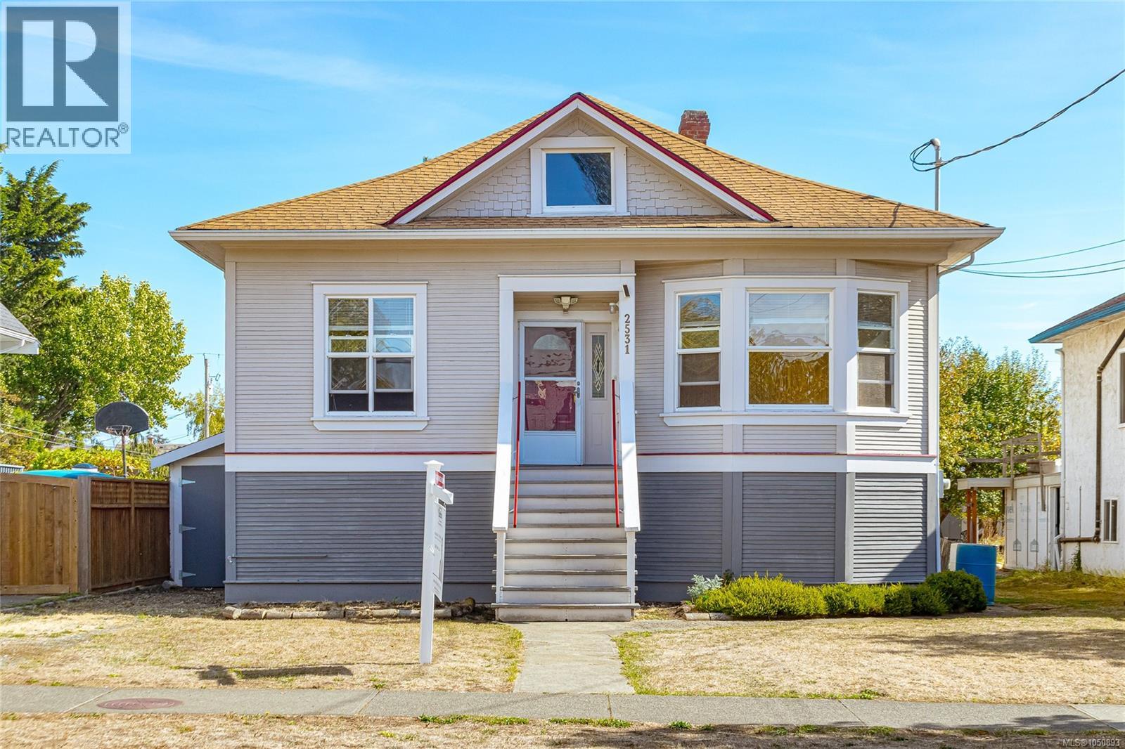 2531 Fernwood Rd, Victoria, British Columbia