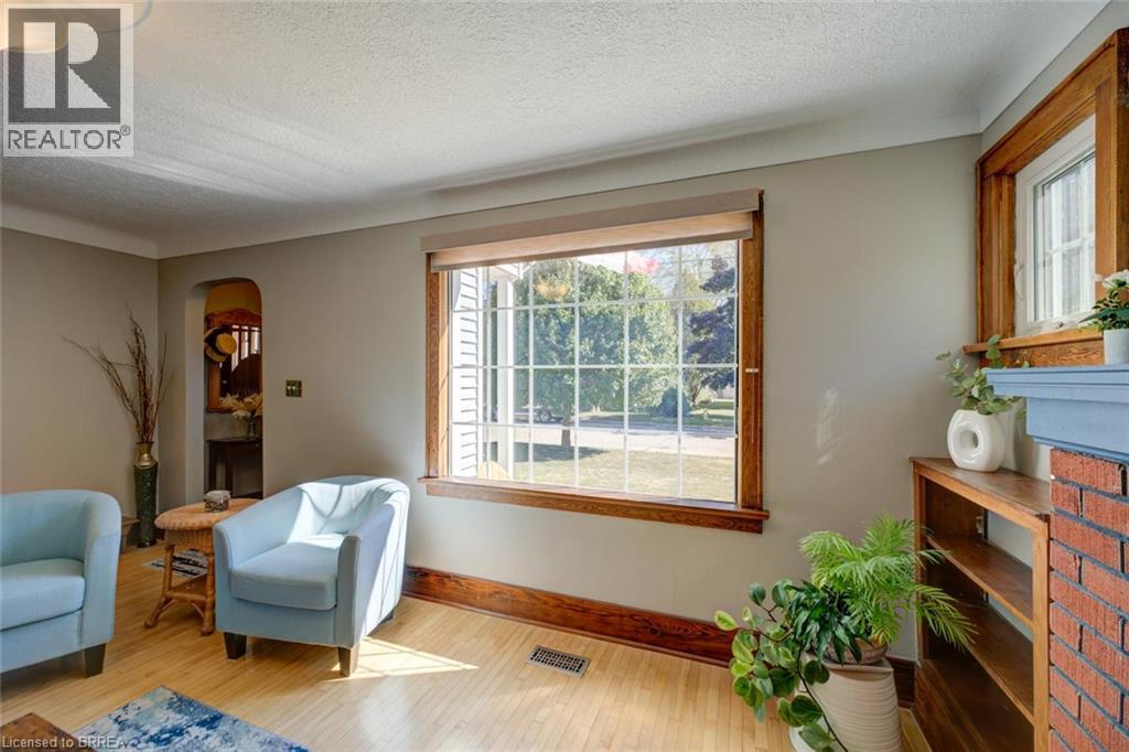 15 Lyndsay Street, Brantford, Ontario  N3T 2C6 - Photo 6 - 40866033