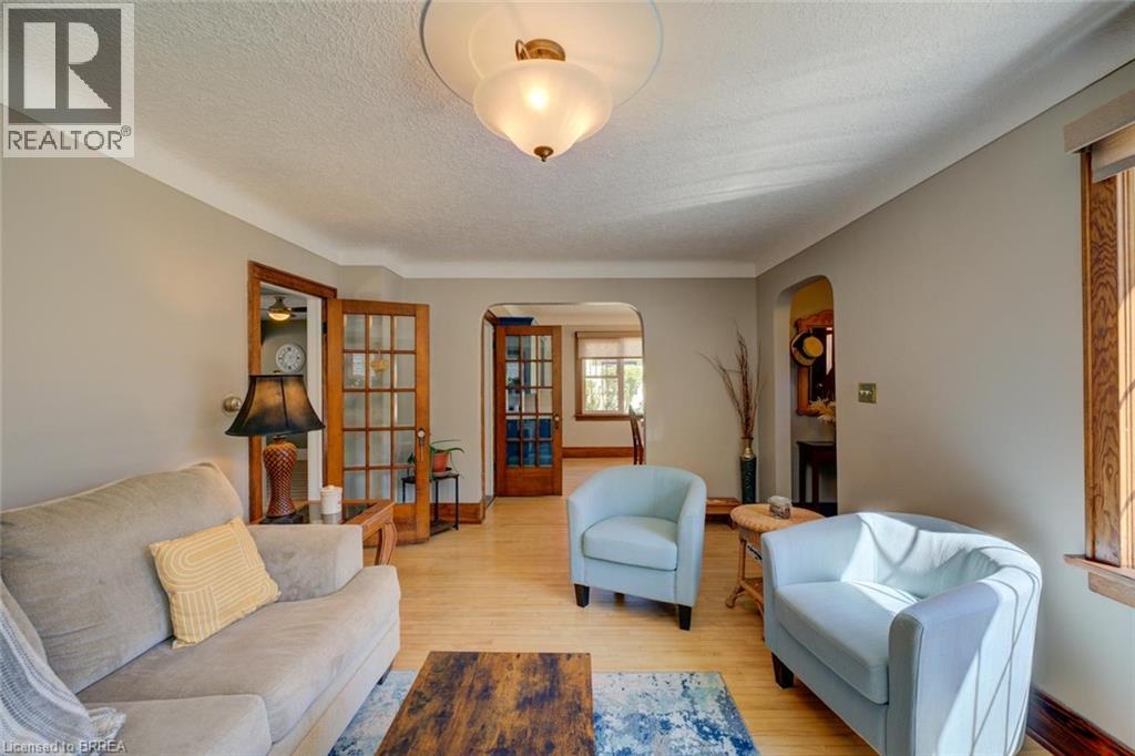 15 Lyndsay Street, Brantford, Ontario  N3T 2C6 - Photo 7 - 40866033