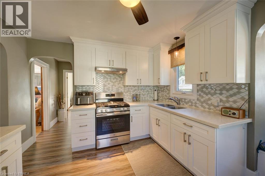 15 Lyndsay Street, Brantford, Ontario  N3T 2C6 - Photo 9 - 40866033