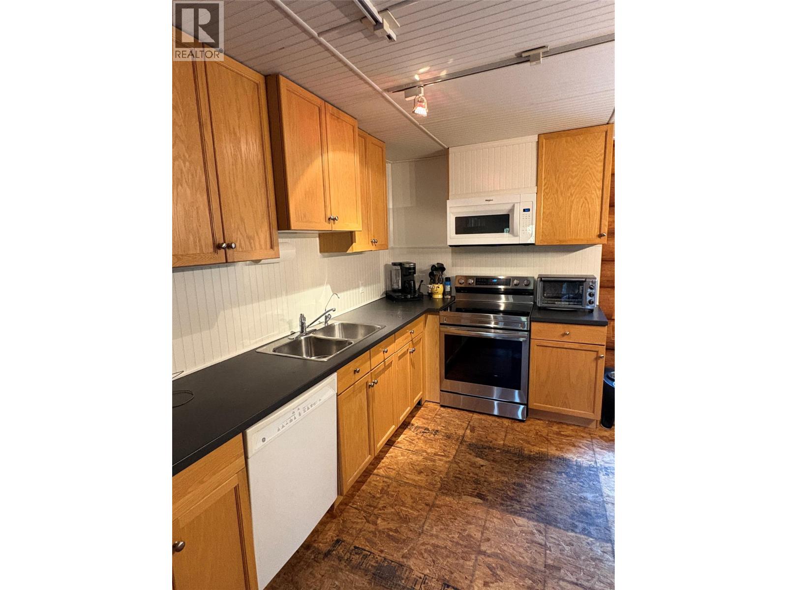 2131 Highway 3 Highway, Fernie, British Columbia  V0B 1M5 - Photo 13 - 10372475
