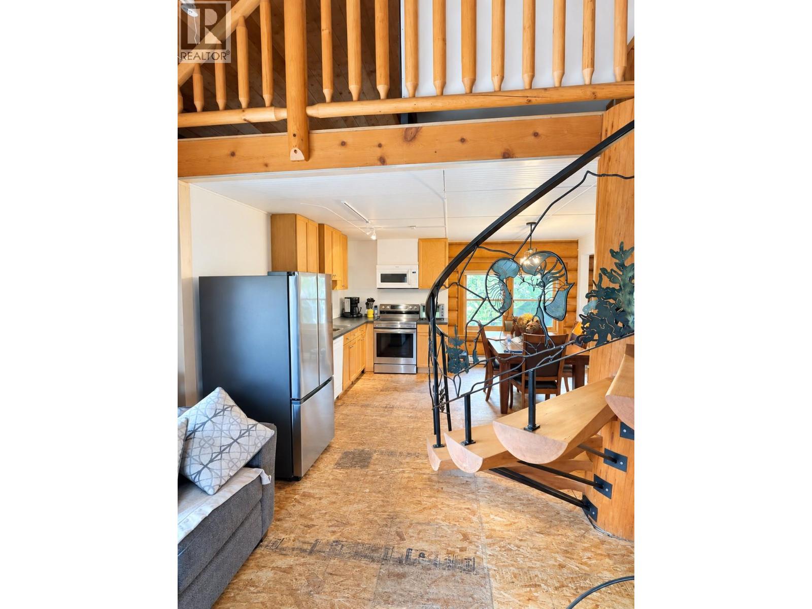 2131 Highway 3 Highway, Fernie, British Columbia  V0B 1M5 - Photo 11 - 10372475