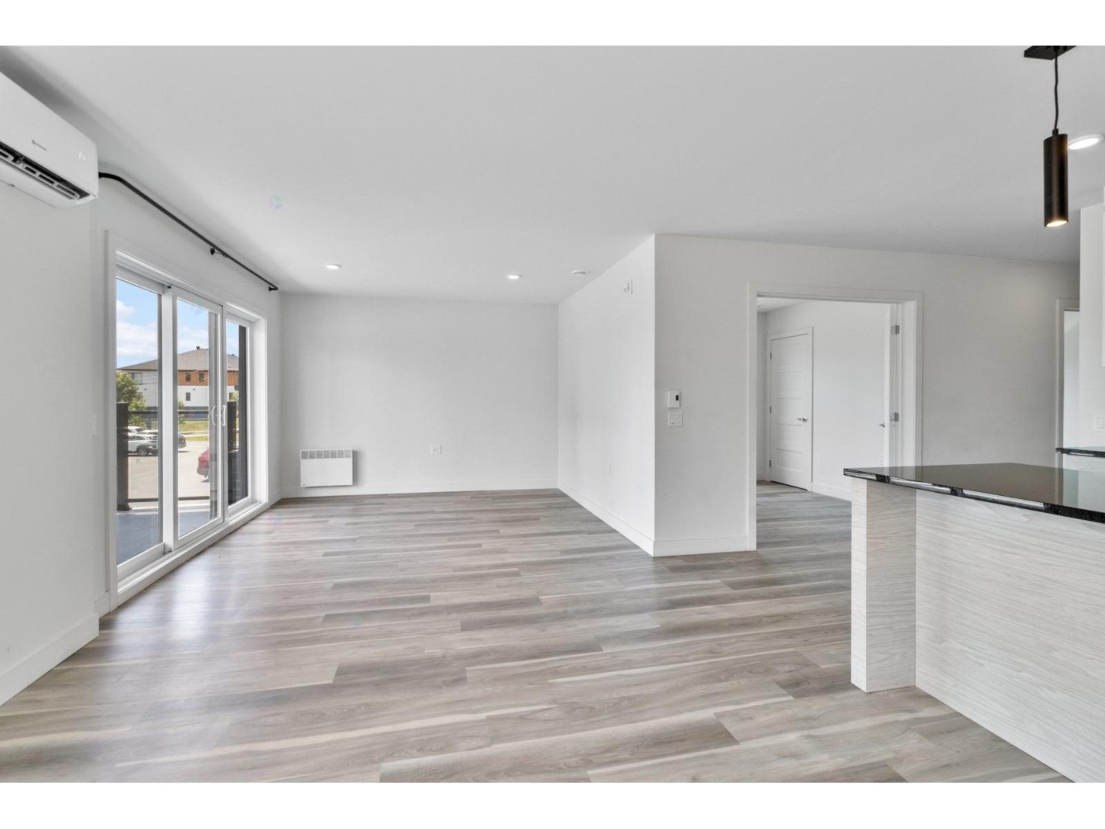 2357 Rue Harold-Cooke Sherbrooke (Les Nations) Quebec Canada J1H0M5 4