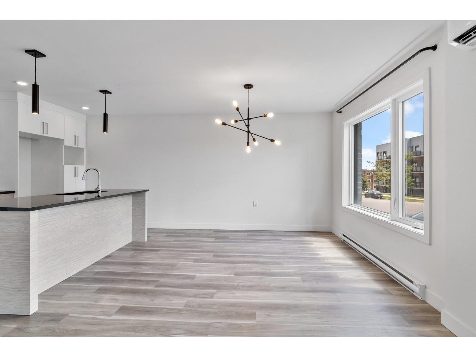 2357 Rue Harold-Cooke Sherbrooke (Les Nations) Quebec Canada J1H0M5 3