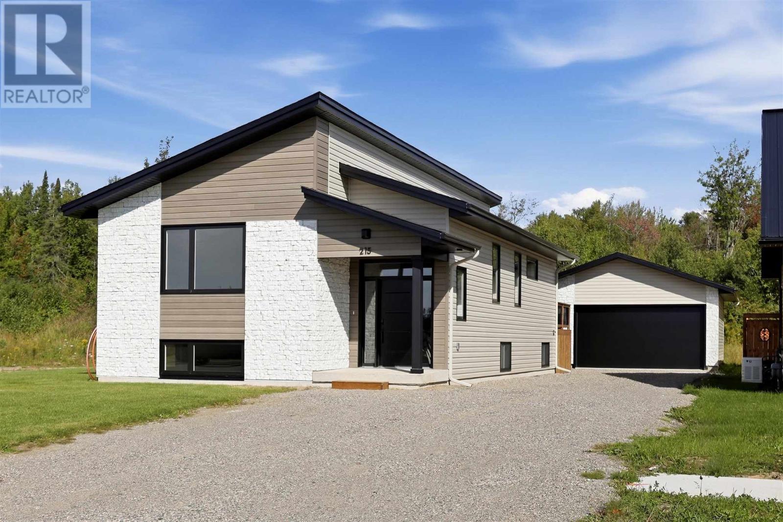 215 Greenfield Dr, Sault Ste. Marie, Ontario  P6C 3T3 - Photo 2 - SM262615